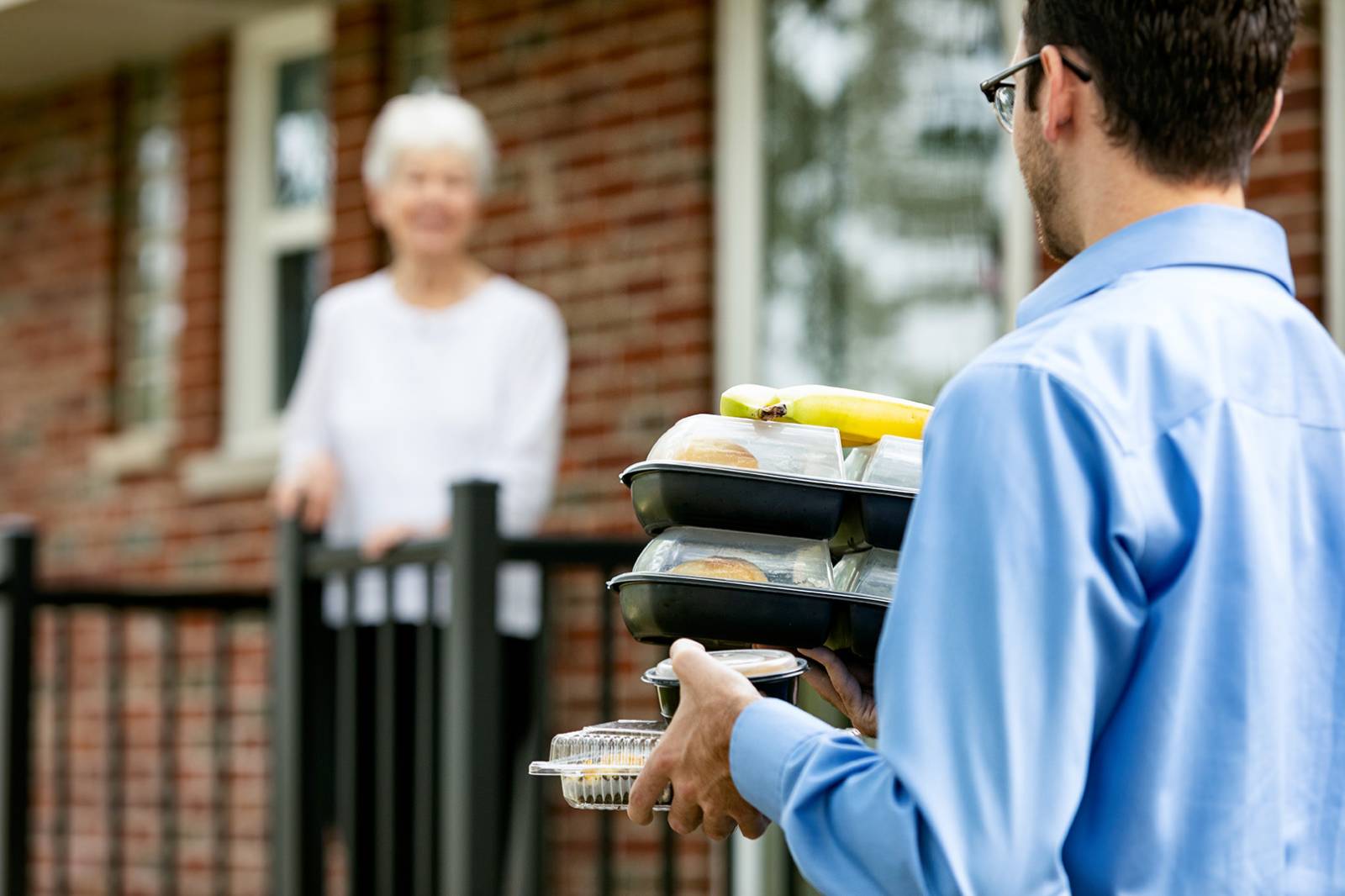 Service de livraison de repas pour personnes à mobilité réduite à Marseille 13008